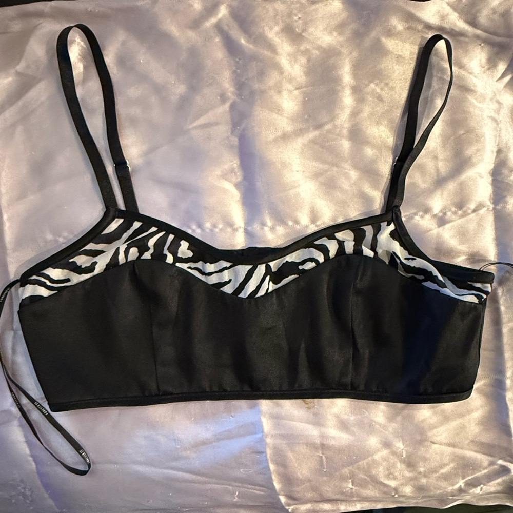 Forever 21 Black and White Zebra Crop Top